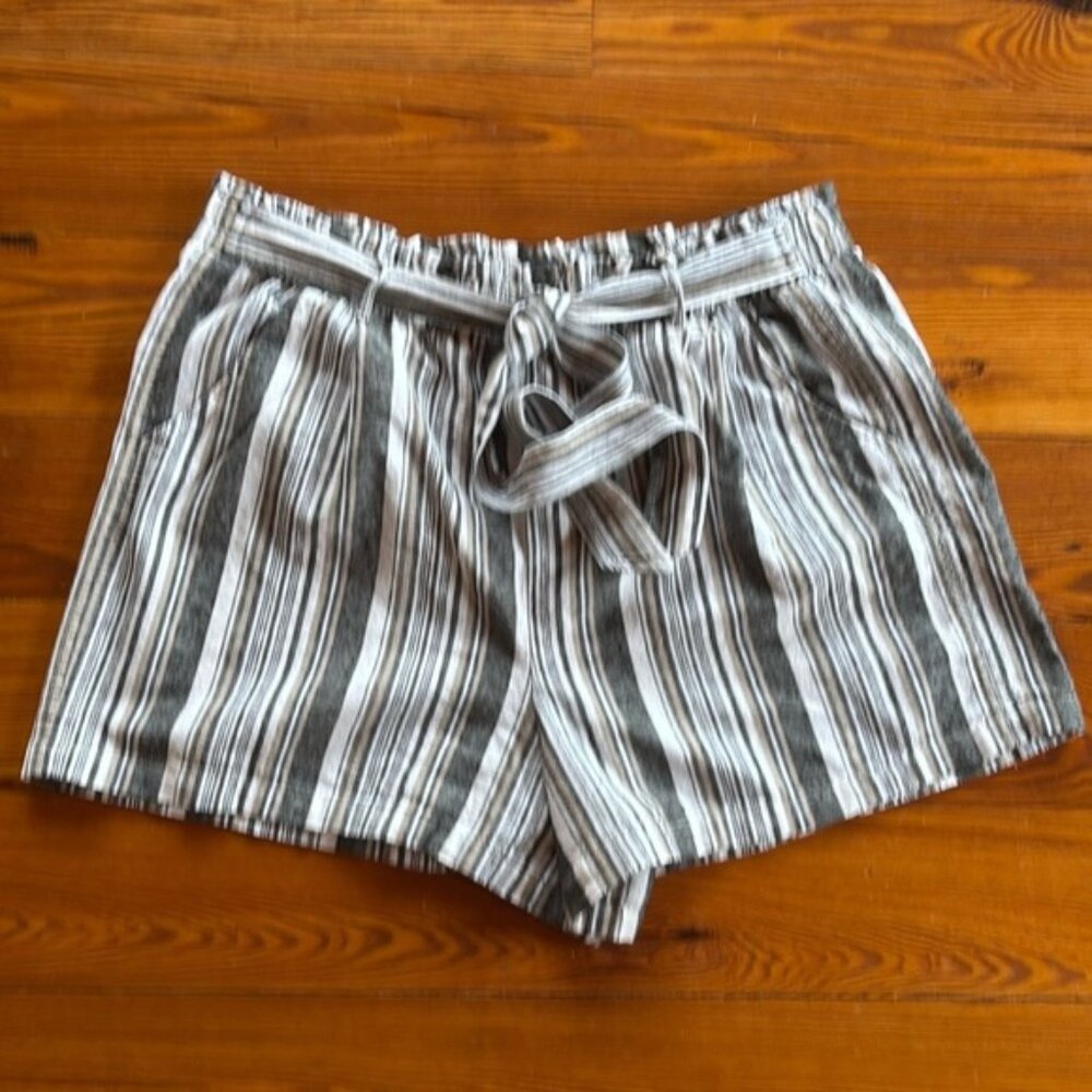 Blu Dahlia Shorts With Strips...White Tan Blue Size 2X